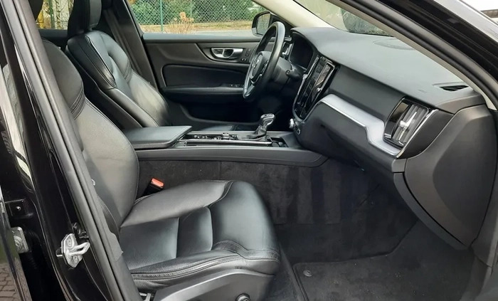 Volvo V60 Cross Country cena 119900 przebieg: 64800, rok produkcji 2020 z Biała małe 667